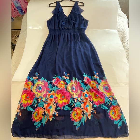 Old Navy Dresses & Skirts - Old Navy Maxi Dress: Fully Lined Ruffled V Neck with Multi Colored Floral Print